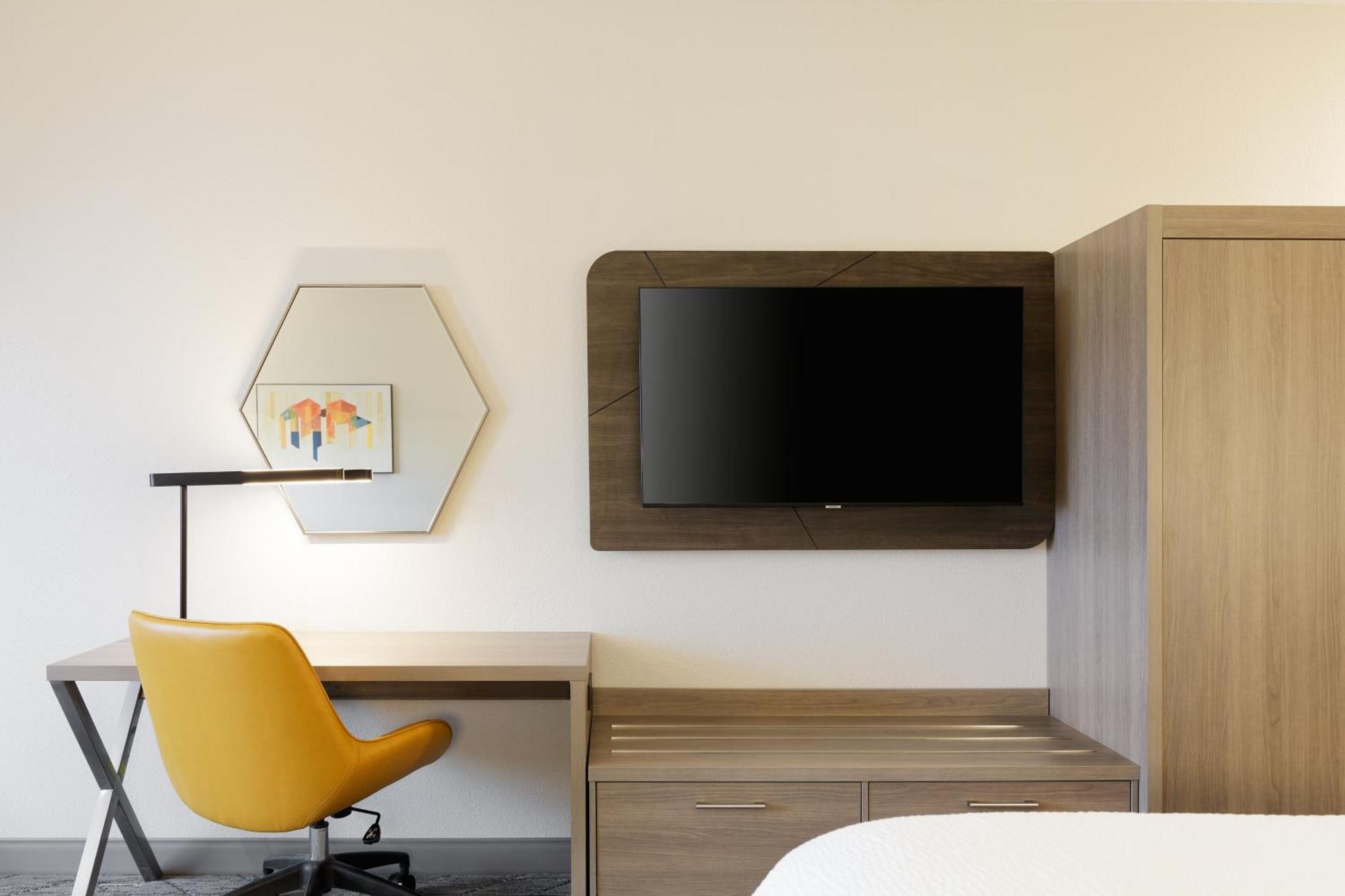 Holiday Inn Express Toledo North By Ihg Exterior photo