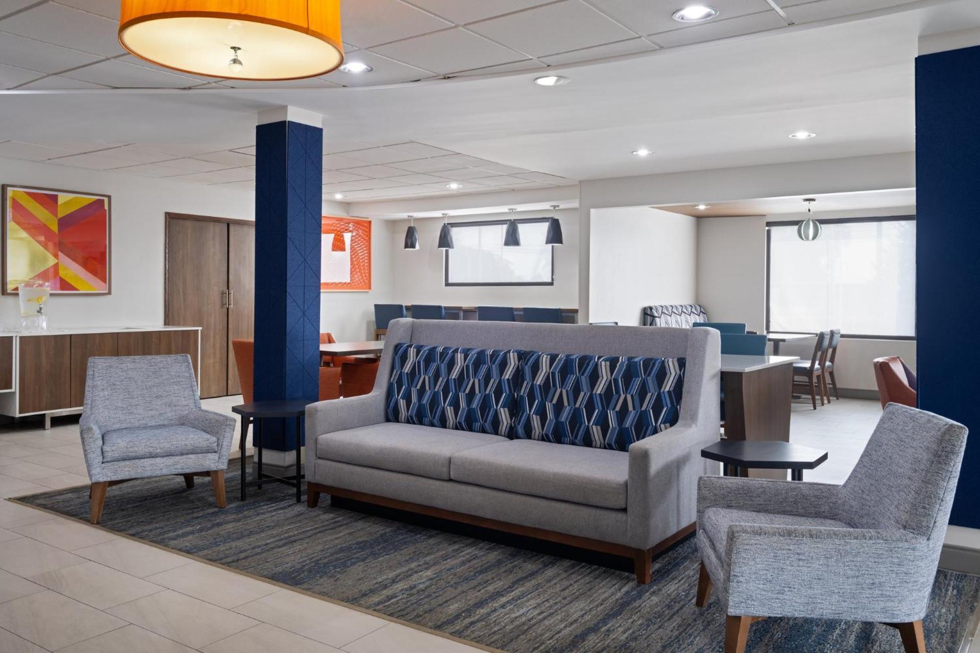 Holiday Inn Express Toledo North By Ihg Exterior photo