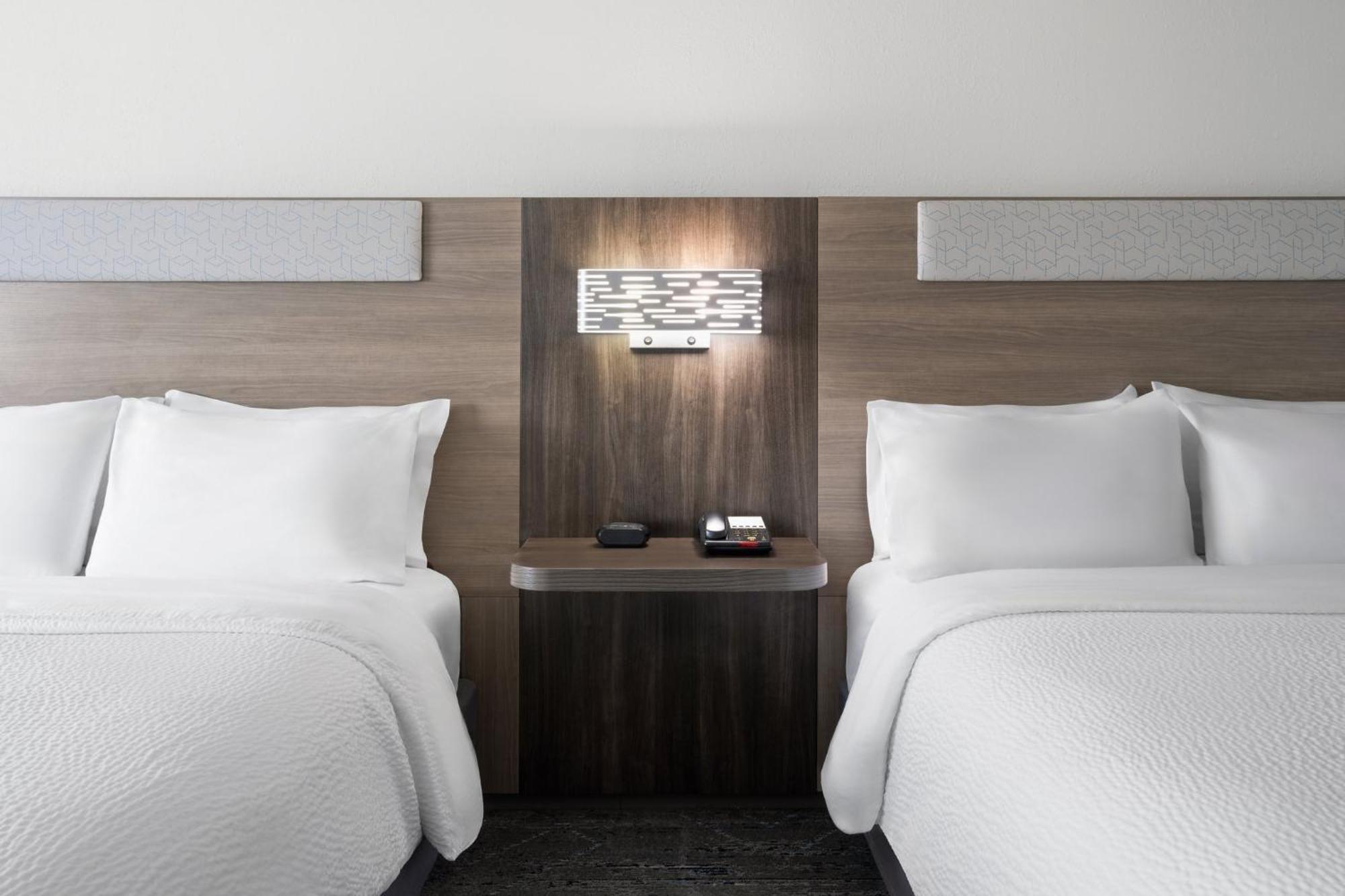 Holiday Inn Express Toledo North By Ihg Exterior photo