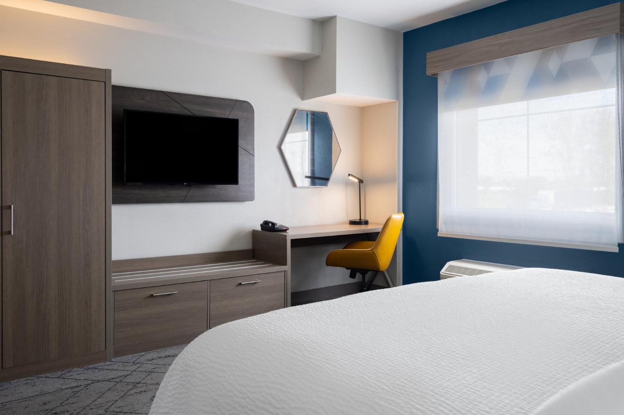 Holiday Inn Express Toledo North By Ihg Exterior photo